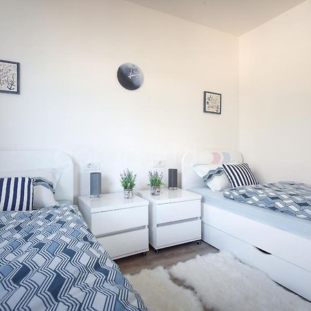 Luxury Apartment Sofia -Free Beach Parking Makarska Exterior foto